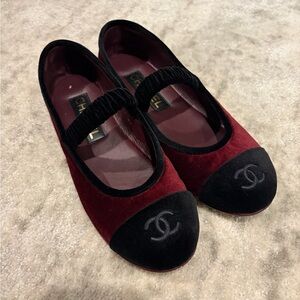 CHANEL Women's Black and Red Velvet Flats